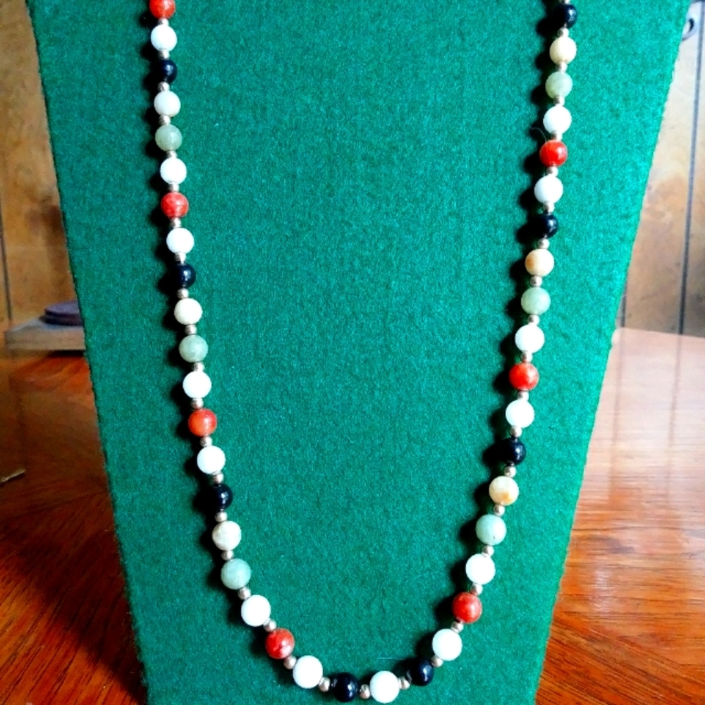 14 kt. Multi color jade necklace